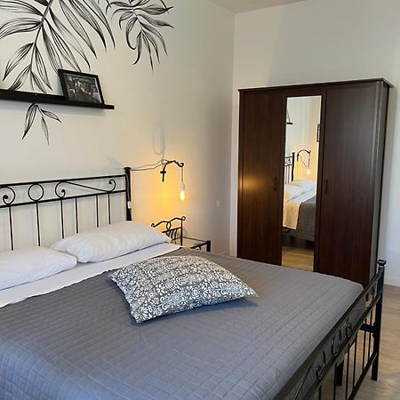 Eufonia Vinyl Friendly Apartment Rome Bagian luar foto